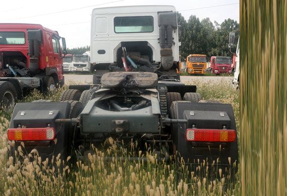 Second hand HOWO trailer truck tractor truck 6x4 10 wheel used trucks