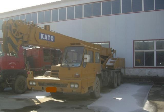 used original japan truck crane used kato truck crane NK200E 20t for sale in china